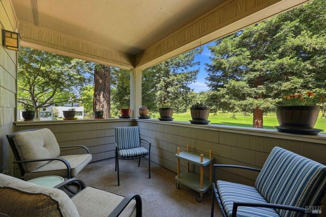 2092 Stonefield Ln, Santa Rosa, CA 95403