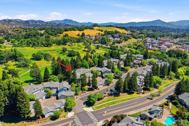 2092 Stonefield Ln, Santa Rosa, CA 95403