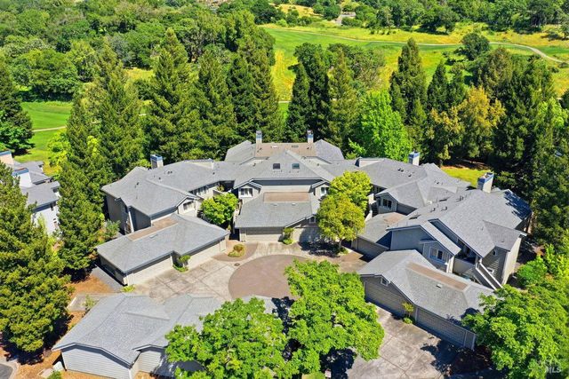 2092 Stonefield Ln, Santa Rosa, CA 95403