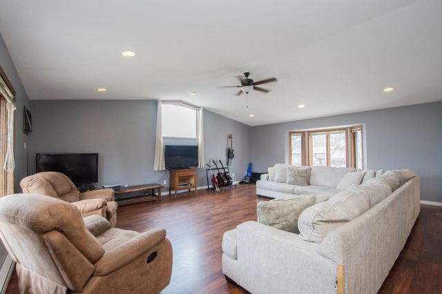 1901 18th Street S, Fargo, ND 58103