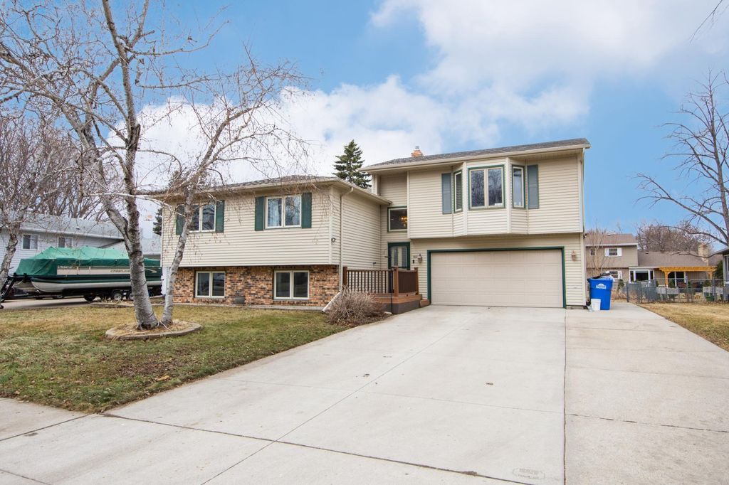 1901 18th Street S, Fargo, ND 58103