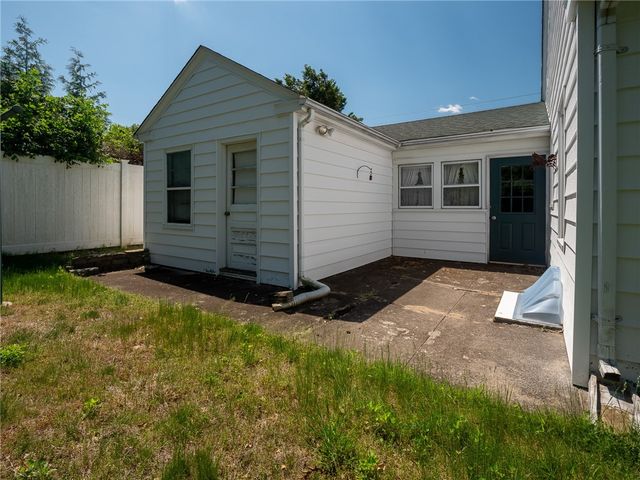 7 Hopedale Drive, West Warwick, RI 02893