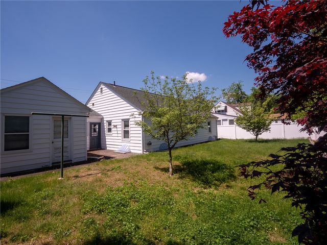 7 Hopedale Drive, West Warwick, RI 02893