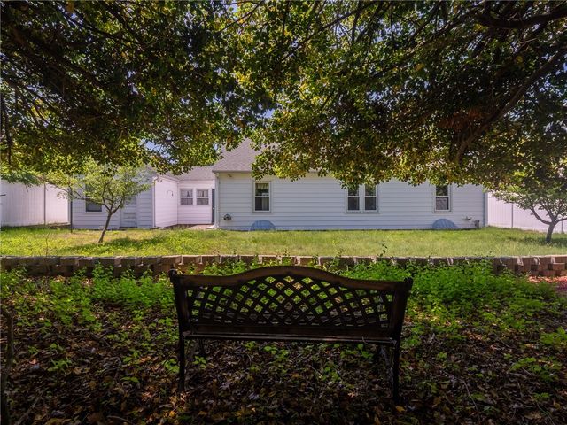 7 Hopedale Drive, West Warwick, RI 02893