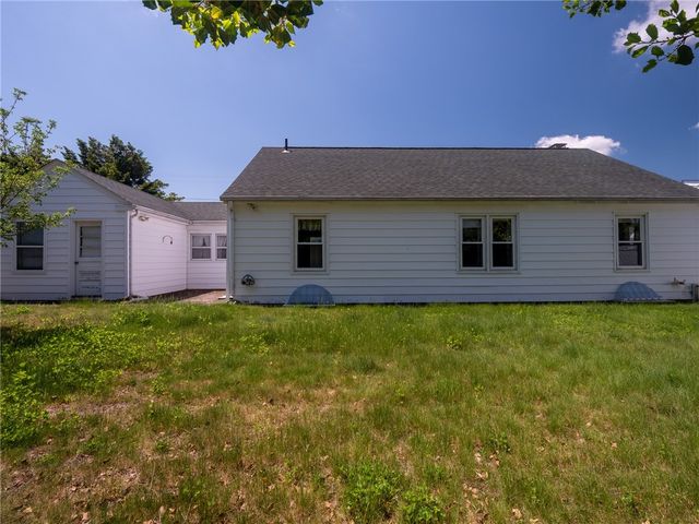 7 Hopedale Drive, West Warwick, RI 02893