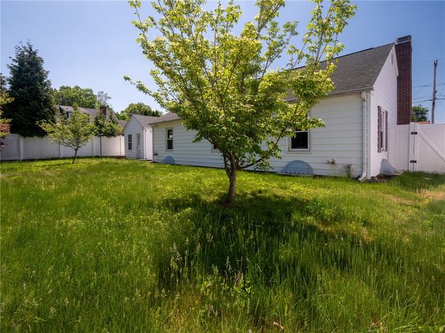 7 Hopedale Drive, West Warwick, RI 02893