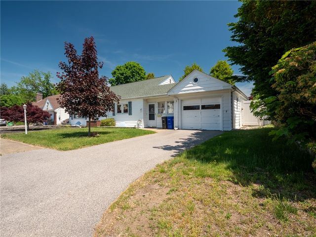 7 Hopedale Drive, West Warwick, RI 02893