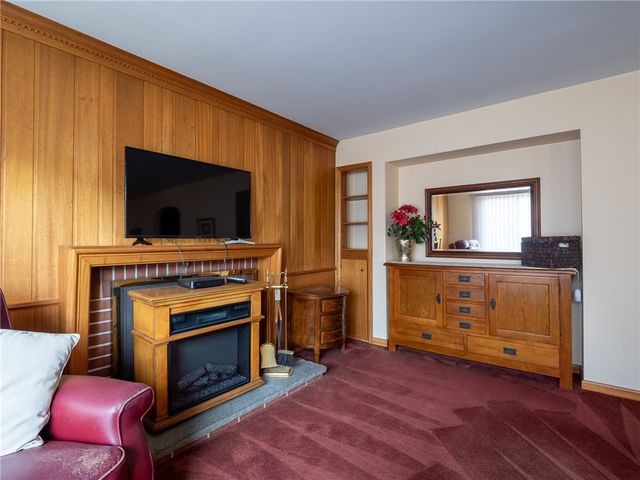 7 Hopedale Drive, West Warwick, RI 02893