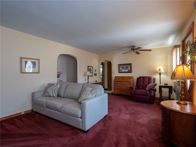 7 Hopedale Drive, West Warwick, RI 02893