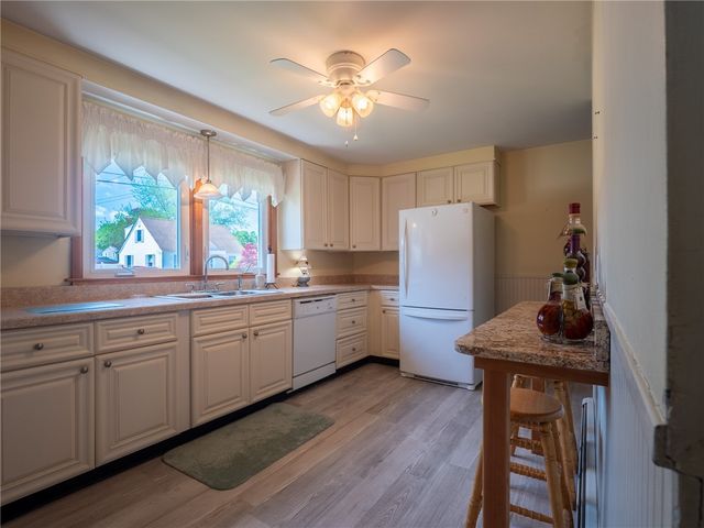 7 Hopedale Drive, West Warwick, RI 02893