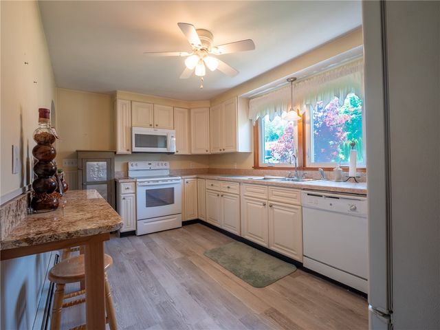 7 Hopedale Drive, West Warwick, RI 02893