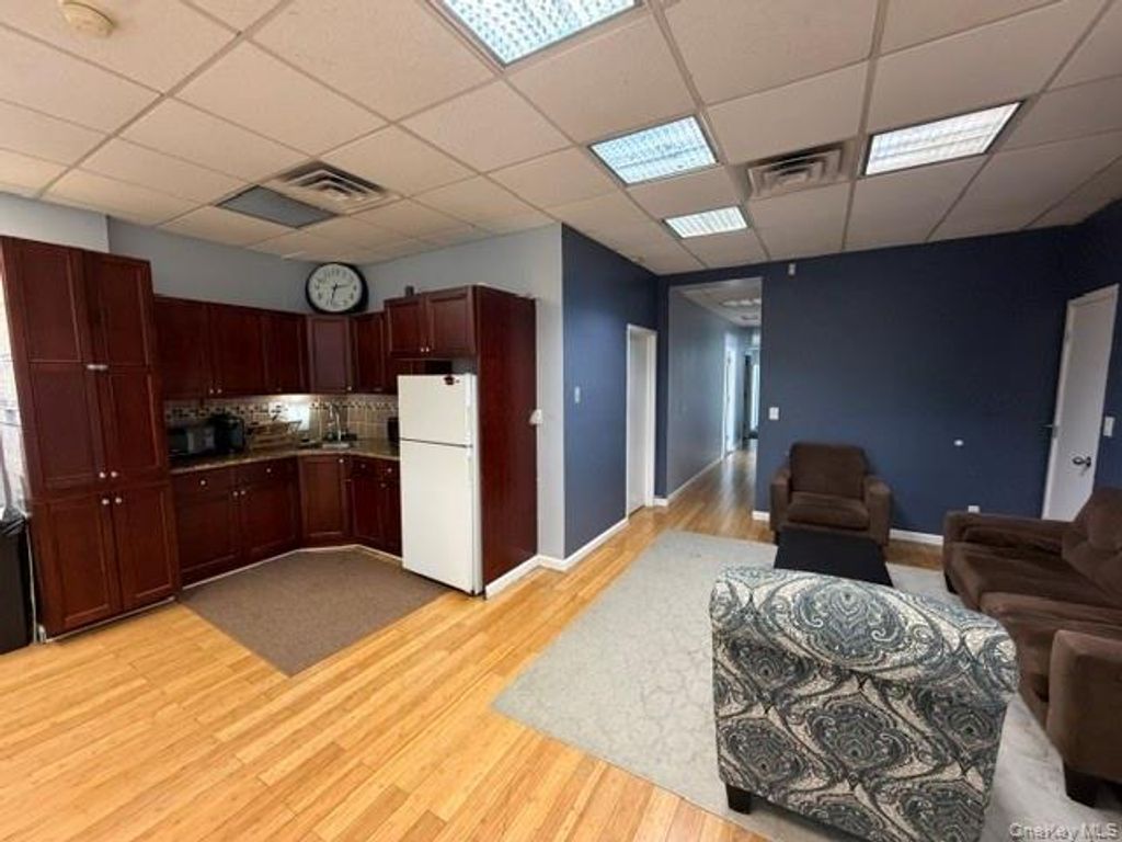 3928 E Tremont Avenue, Bronx, NY 10465 — photo 2