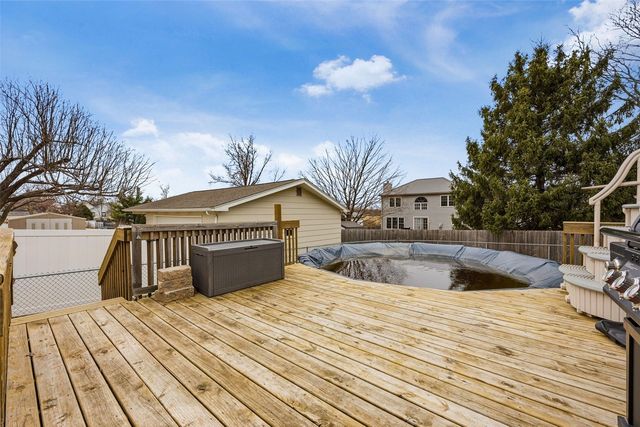 108 Atwood Drive SW, Cedar Rapids, IA 52404