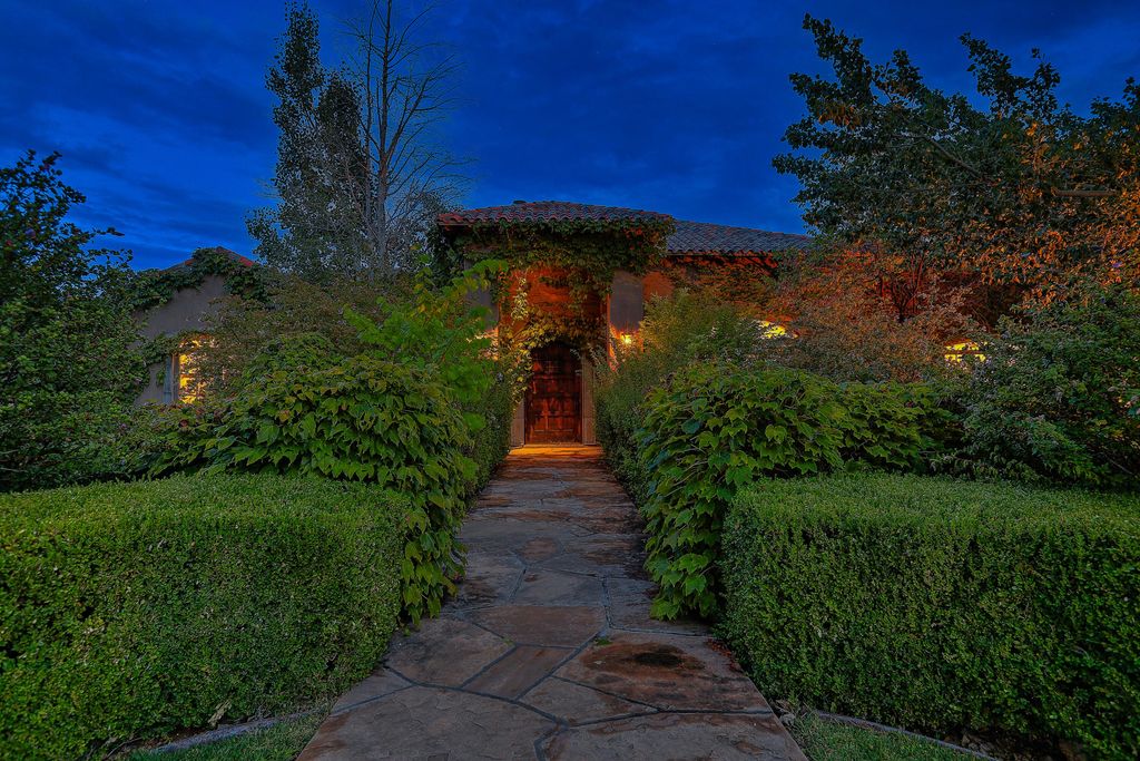 7512 Rio Grande Boulevard NW, Albuquerque, NM 87107