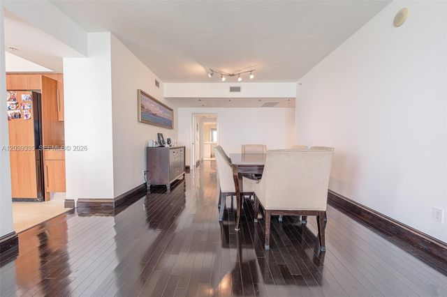 335 S Biscayne Boulevard 1009, Miami, FL 33131
