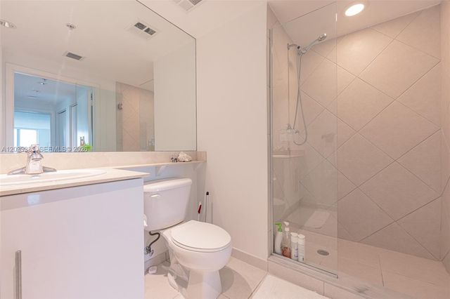 335 S Biscayne Boulevard 1009, Miami, FL 33131
