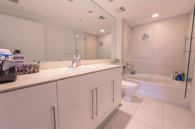 335 S Biscayne Boulevard 1009, Miami, FL 33131