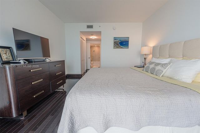 335 S Biscayne Boulevard 1009, Miami, FL 33131