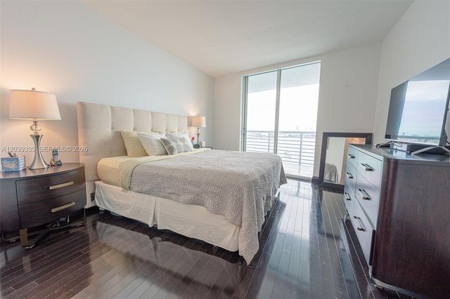 335 S Biscayne Boulevard 1009, Miami, FL 33131