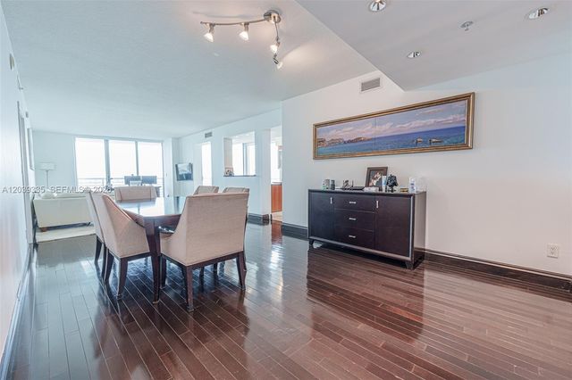 335 S Biscayne Boulevard 1009, Miami, FL 33131