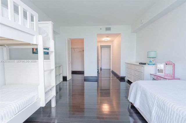 335 S Biscayne Boulevard 1009, Miami, FL 33131