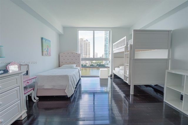 335 S Biscayne Boulevard 1009, Miami, FL 33131