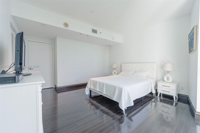 335 S Biscayne Boulevard 1009, Miami, FL 33131