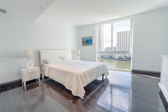 335 S Biscayne Boulevard 1009, Miami, FL 33131
