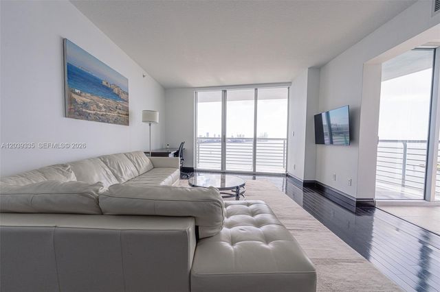 335 S Biscayne Boulevard 1009, Miami, FL 33131