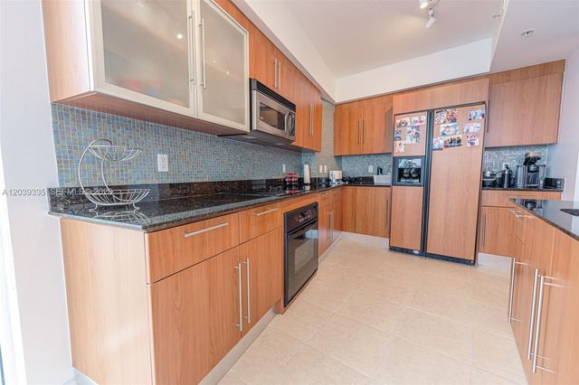 335 S Biscayne Boulevard 1009, Miami, FL 33131