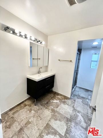 9221 Charleville Boulevard B, Beverly Hills, CA 90212