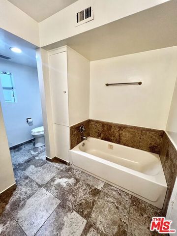 9221 Charleville Boulevard B, Beverly Hills, CA 90212