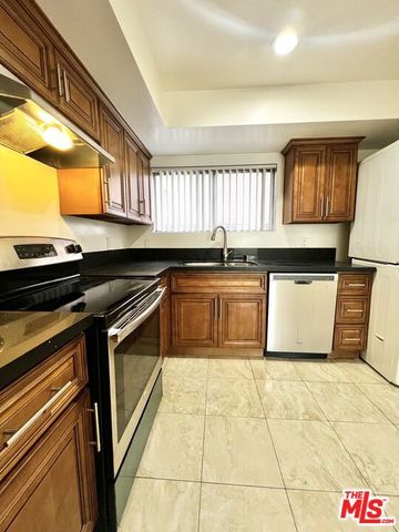 9221 Charleville Boulevard B, Beverly Hills, CA 90212