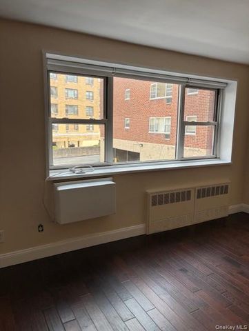 100 Lincoln Avenue 14-A, Mineola, NY 11501