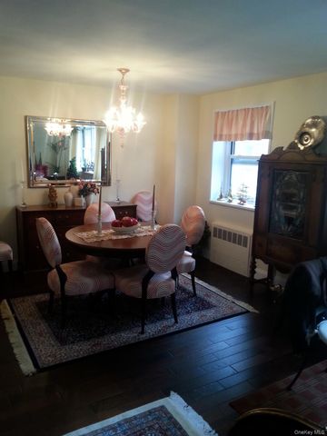 100 Lincoln Avenue 14-A, Mineola, NY 11501