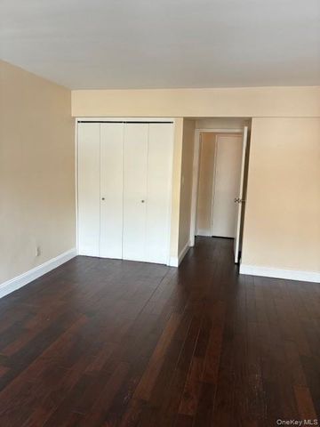 100 Lincoln Avenue 14-A, Mineola, NY 11501