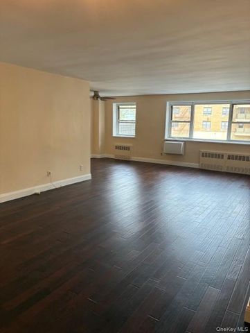 100 Lincoln Avenue 14-A, Mineola, NY 11501