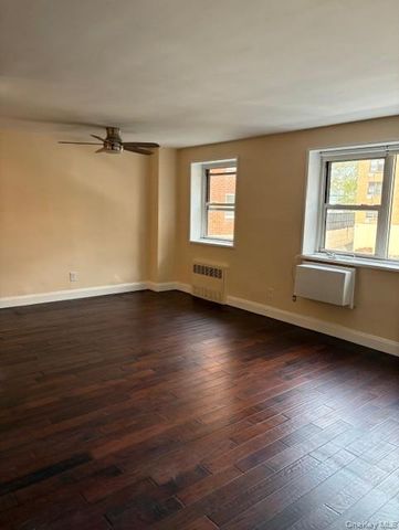 100 Lincoln Avenue 14-A, Mineola, NY 11501