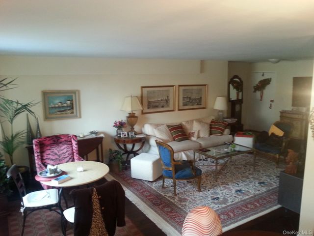 100 Lincoln Avenue 14-A, Mineola, NY 11501