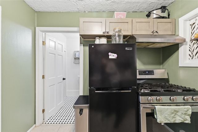 15 Claire Shore, East Providence, RI 02915