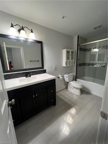 884 Hampton CIR 159, Naples, FL 34105