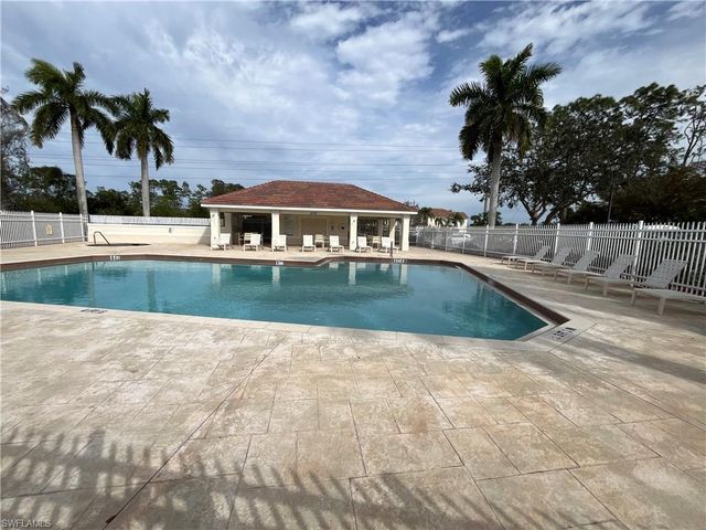 884 Hampton CIR 159, Naples, FL 34105