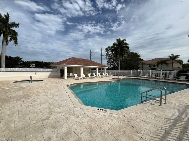 884 Hampton CIR 159, Naples, FL 34105