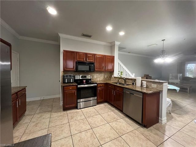 884 Hampton CIR 159, Naples, FL 34105