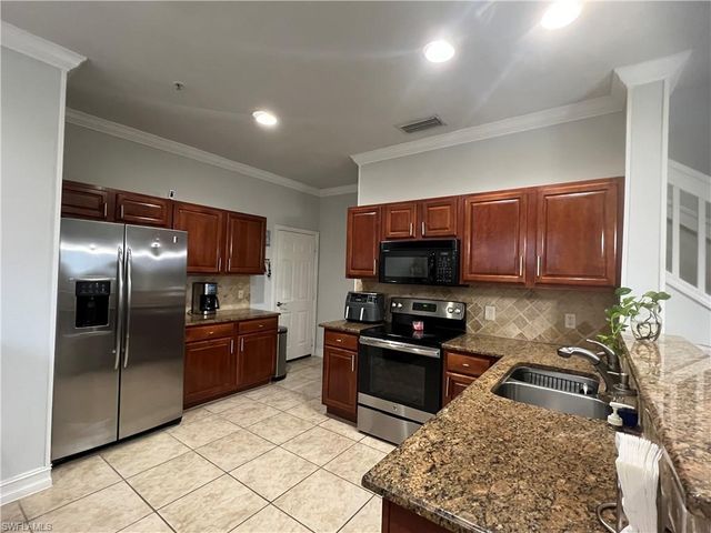 884 Hampton CIR 159, Naples, FL 34105