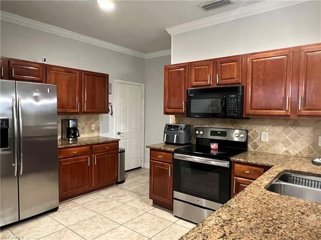 884 Hampton CIR 159, Naples, FL 34105