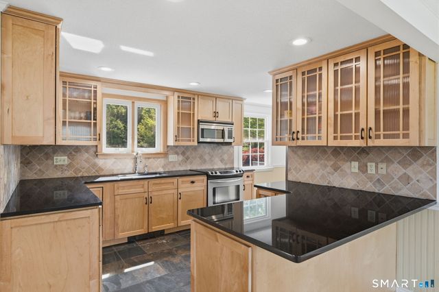 32 Meadowgate Street, Wethersfield, CT 06109