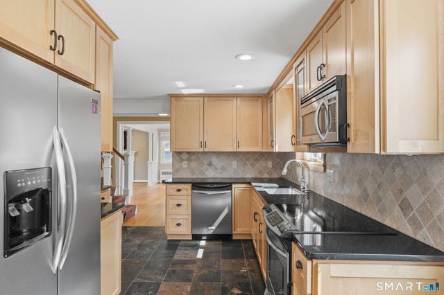 32 Meadowgate Street, Wethersfield, CT 06109