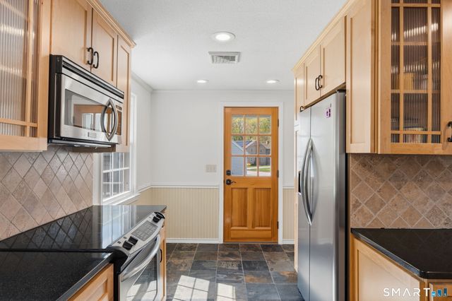 32 Meadowgate Street, Wethersfield, CT 06109