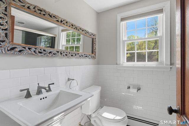 32 Meadowgate Street, Wethersfield, CT 06109